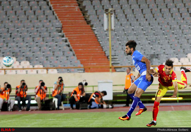 دیدار تیم های استقلال و نفت تهران