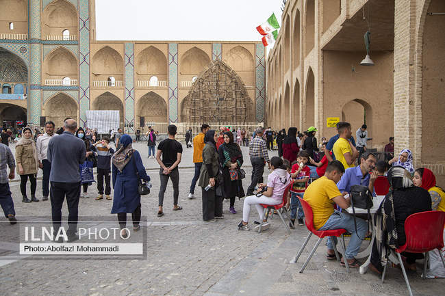 گردشگران نوروزی در مجموعه تاریخی امیرچقماق