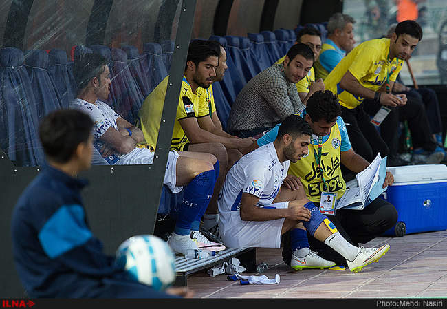 مسابقه فوتبال بین دوتیم استقلال تهران و پیکان 