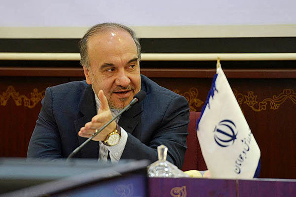 وزیر ورزش در ورزشگاه آزادی