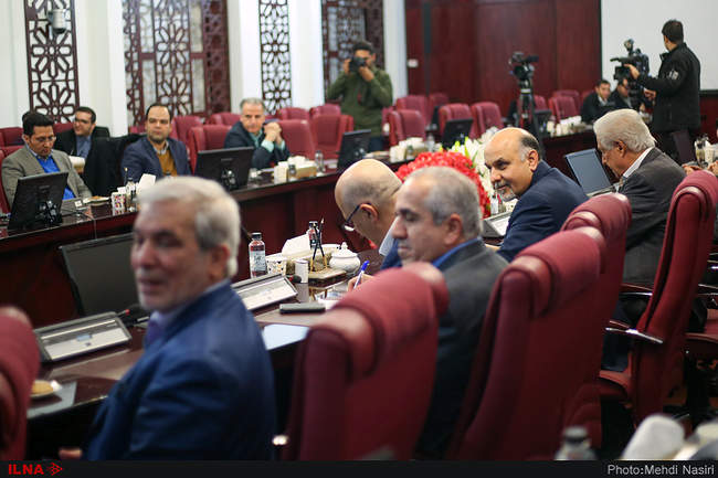 نشست هم اندیشی مجمع کارآفرینان با وزیر اقتصاد و دارایی 