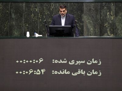 مسئولان کشور از محیط گلخانه‌ای که برای خود ساخته‌اند؛ خارج شوند