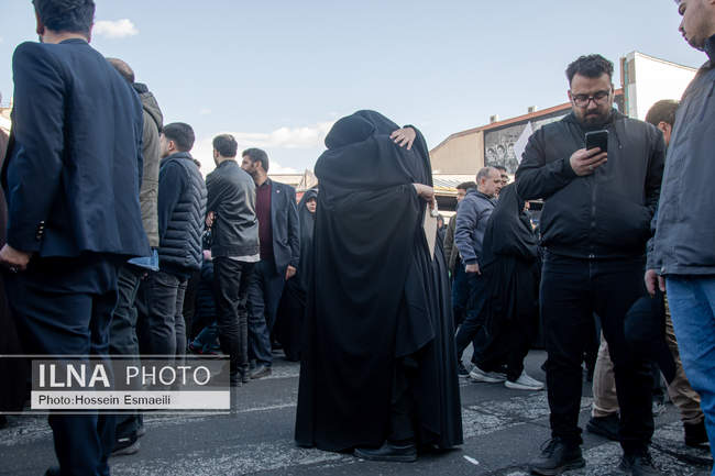 تجمع سوگواران رهبر شهید انقلاب در میدان انقلاب / 1