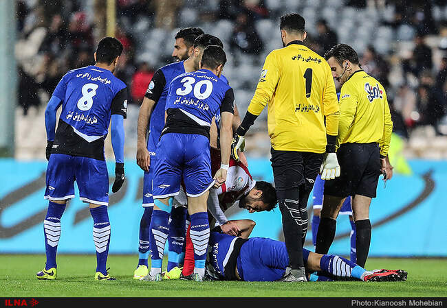 دیدار تیم های فوتبال پرسپولیس تهران و استقلال خوزستان