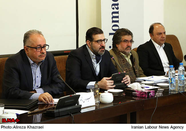 میزگرد برسی راهکارهای مسائل هسته‌ای 