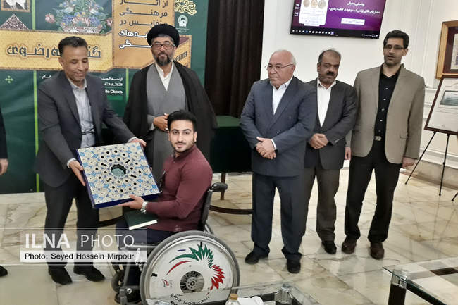 رونمایی از مدال های اهدایی قهرمانان پارالمپیک به حرم حضرت رضا (ع)