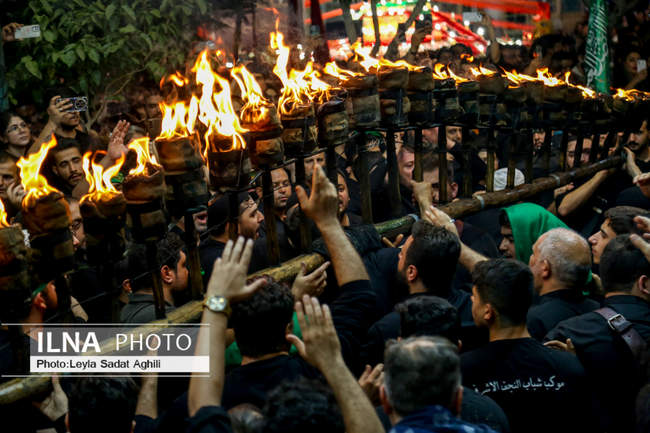 آیین مشعل گردانی در دولت آباد
