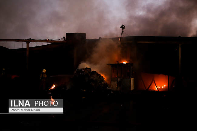 آتش‌سوزی در بارانداز ۱۲ هزار متری در شوش 