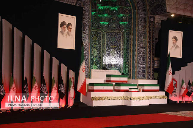 ادای احترام مهمانان و مسئولان خارجی به پیکر امام شهید/1