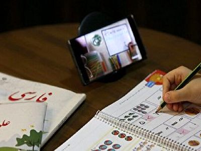 اهدا گوشی هوشمند به دانش‌آموزان مددجو کرمانشاهی