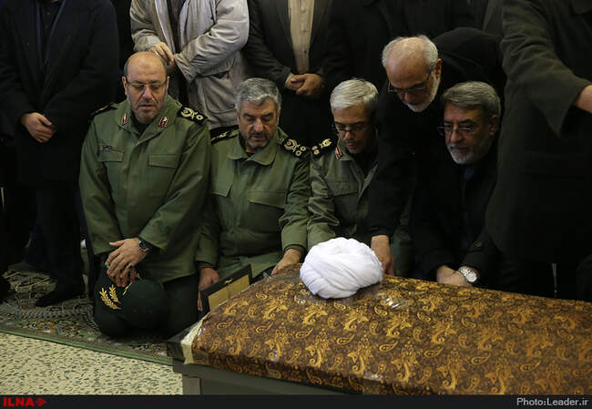اقامه نماز توسط رهبر انقلاب بر پیکر حجت‌الاسلام والمسلمین هاشمی رفسنجانی