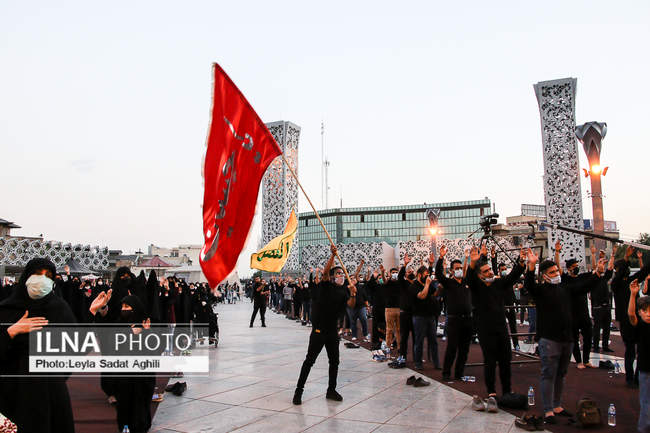 عزاداری روز اول محرم در میدان امام حسین (ع)