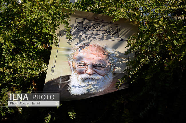 تشییع پیکر هوشنگ ابتهاج در رشت