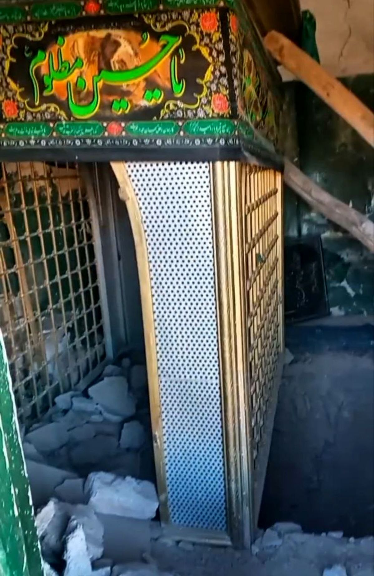هجوم حفاران غیرمجاز به امامزاده ها در تعطیلات نوروز/ گنج‌یاب‌ها امامزاده‌ عرب را گودبرداری کردند