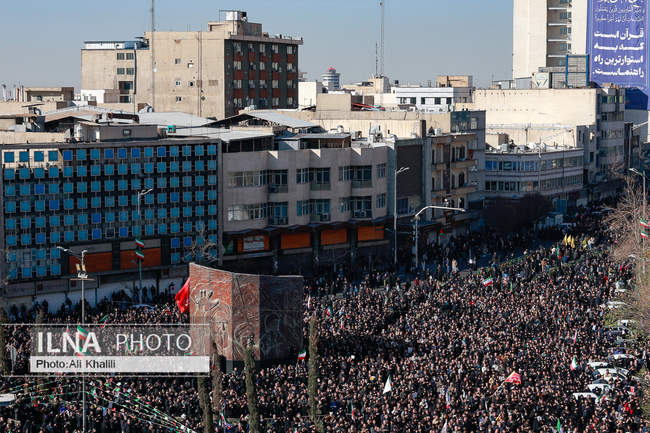 تجمع سوگواران رهبر شهید انقلاب در میدان انقلاب / ٢ 