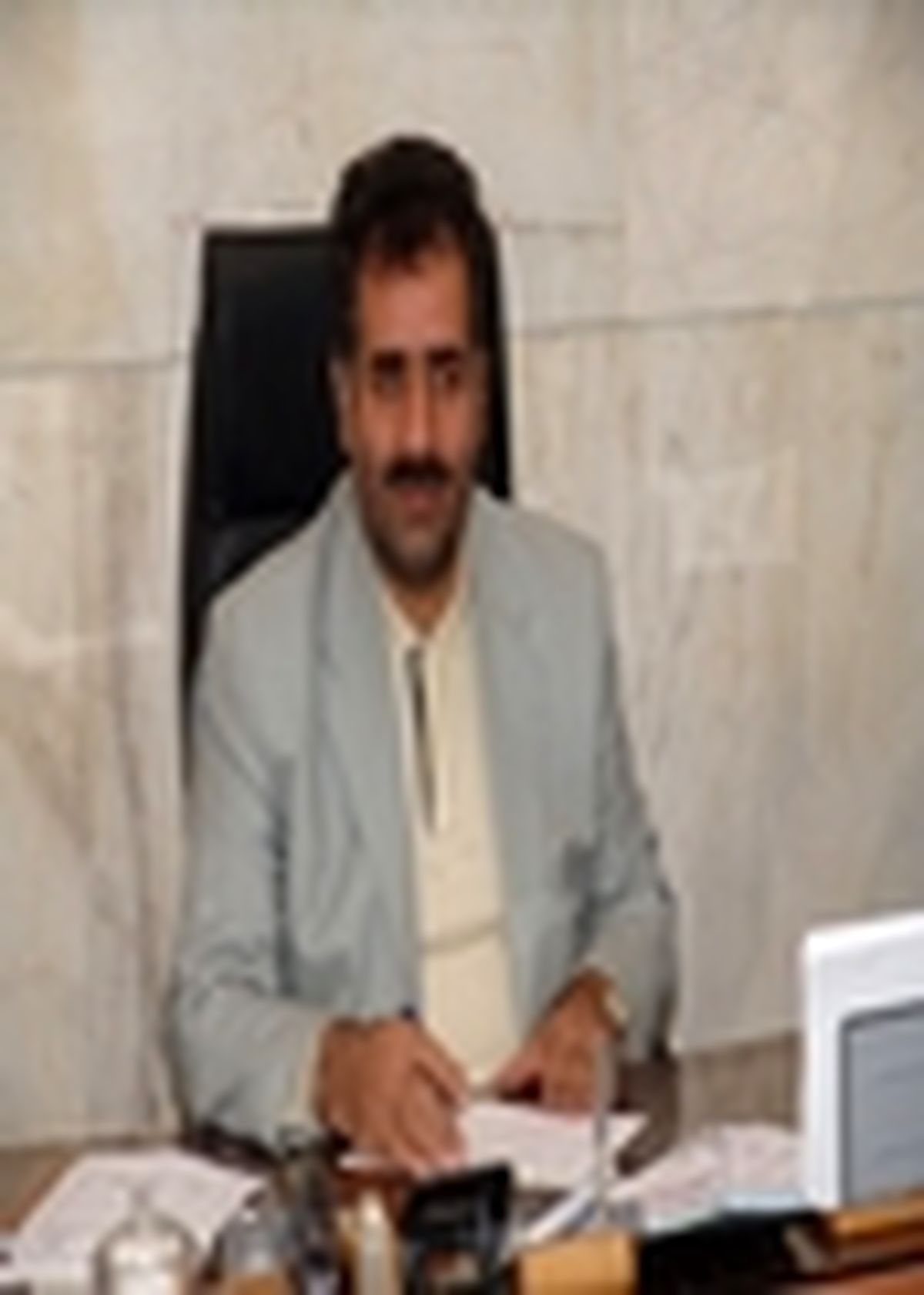حضور کمرنگ کارگران در عرصه سیاست، به دلیل مشکلات معیشتی