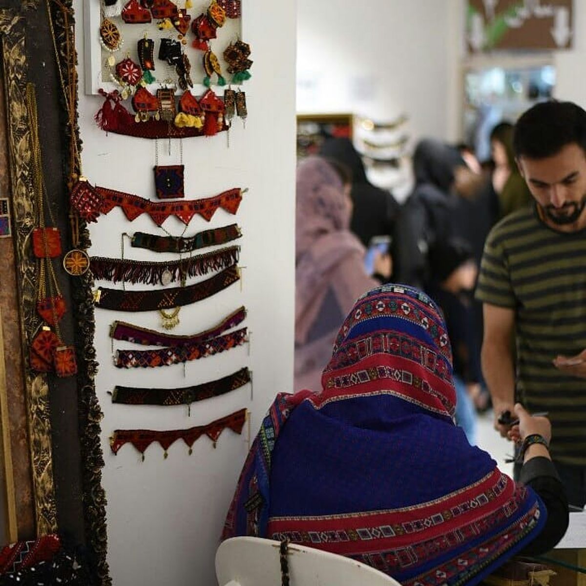 نمایشگاه "دستفروشی گدایی نیست "در نگارخانه سمرقند مشهد آغاز به کار کرد