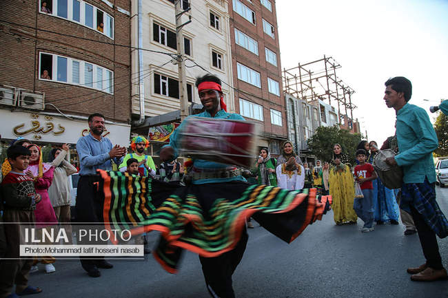  آغاز شانزدهمین دوره جشنواره تئاتر خیابانی مریوان 