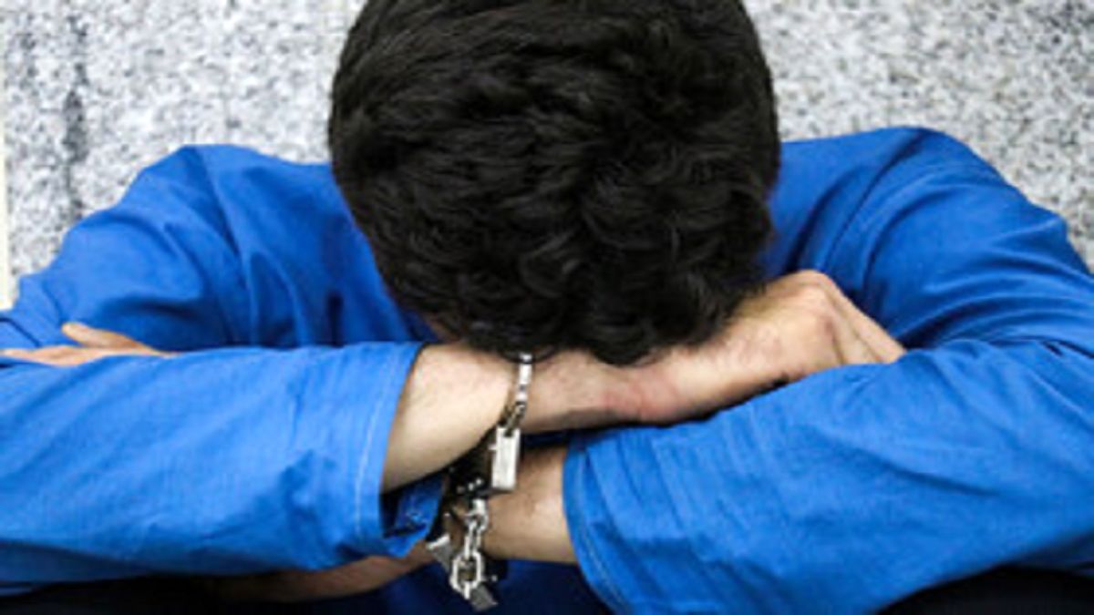 زورگیری از دختر جوان برای سرگرمی
