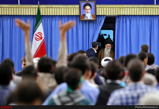 دیدار شرکت‌کنندگان در مسابقات بین‌المللى قرآن کریم‌ بارهبر انقلاب