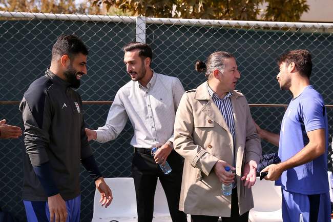 گزارش تصویری تمرین تیم ملی؛ ضیافت ناهار وسط زمین چمن!