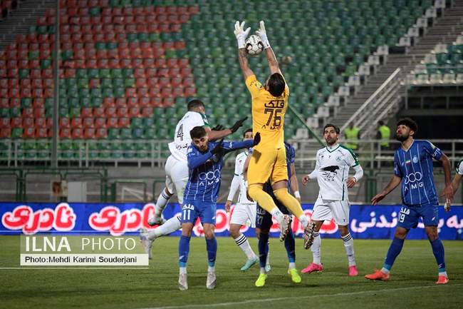 تساوی تیم فوتبال ذوب آهن اصفهان مقابل استقلال تهران