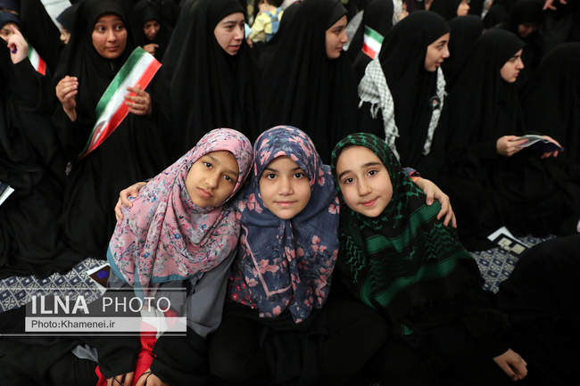 دیدار دانش‌آموزان و دانشجویان با رهبر انقلاب