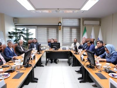 دست هر کسی به خاقانی نمی‌رسد