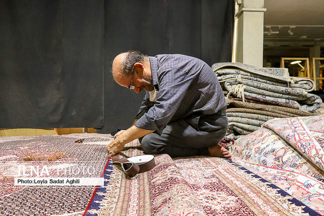 گذران روزهای کرونایی در بازار فرش تهران