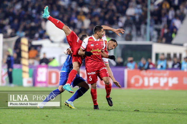 دیدار تیمهای فوتبال استقلال تهران و پرسپولیس تهران