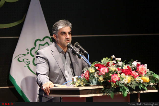 مراسم تجلیل از کارگران، کارفرایان و تعاون‌گران استان قم