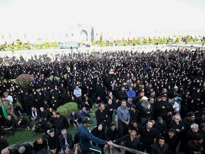 مراسم وداع با پیکر شهید حججی در میدان امام اصفهان + تصاویر
