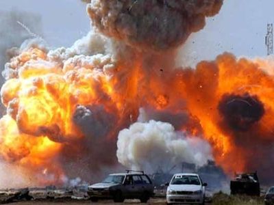 فیلم/ انهدام خودروی انتحاری داعش توسط نیروهای ارتش عراق در موصل 