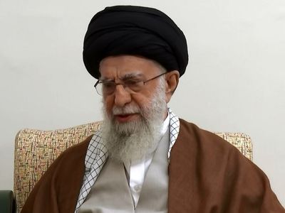 رهبر انقلاب در دیدار رئیس مجلس لبنان + فیلم
