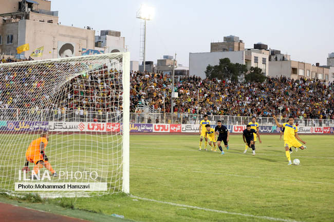 دیدار تیم های فوتبال فجرشهیدسپاسی شیراز وپارس جنوبی جم