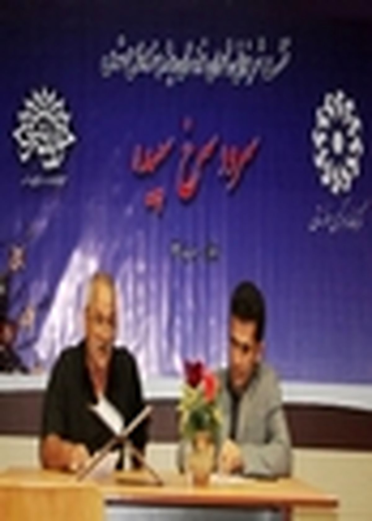 " نشست ادبی سُرودِ سُرخِ سپیده " در کتابخانه مرکزی خوزستان برگزار شد