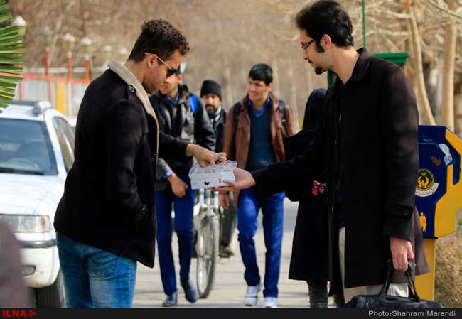 ادای احترام مردم  به جانباختگان حادثه پلاسکو 