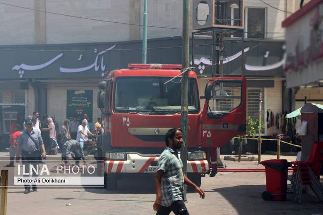 آتش سوزی در محل انباشت ضایعات در بازار بندرعباس