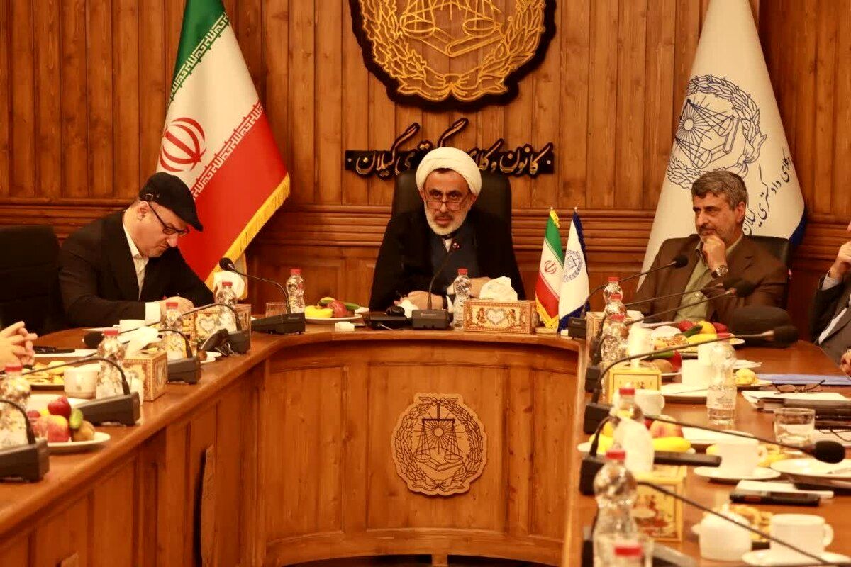 وکلا و حقوقدان نباید نسبت به نقض حقوق بشر که دشمنان مرتکب می‌شوند بی‌تفاوت باشند