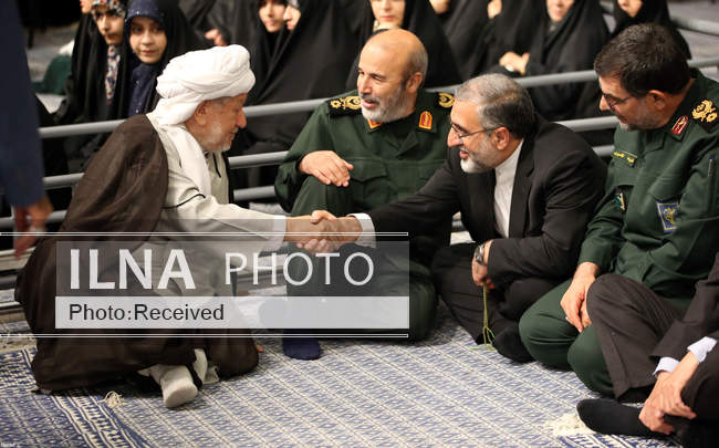 دیدار جمعی از مردم، مسئولان و مهمانان کنفرانس وحدت اسلامی با مقام مع