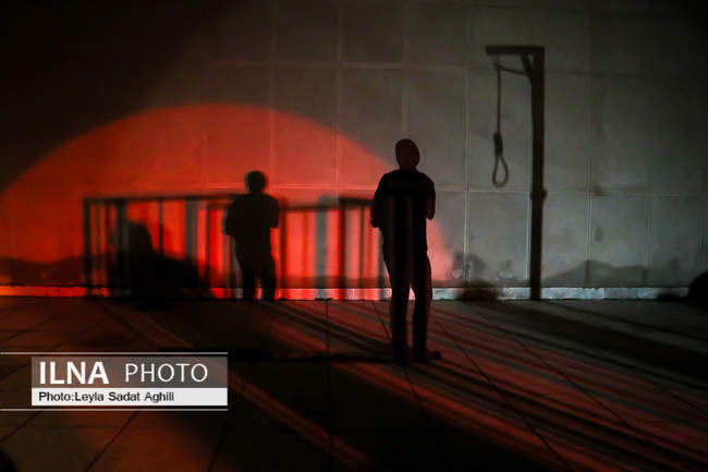 دموکراسی سفارشی 