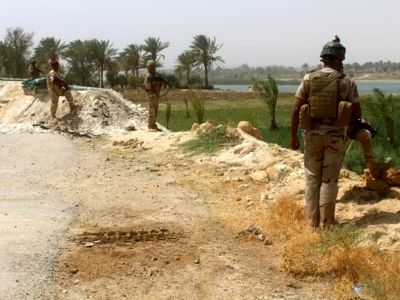 حفر خندق برای دور کردن داعش از الرمادی