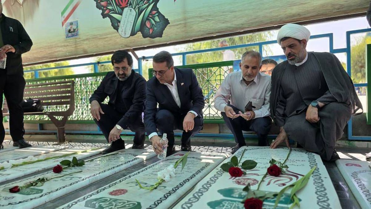 ادای احترام رفیع‌زاده به شهدای اقتدار در قم