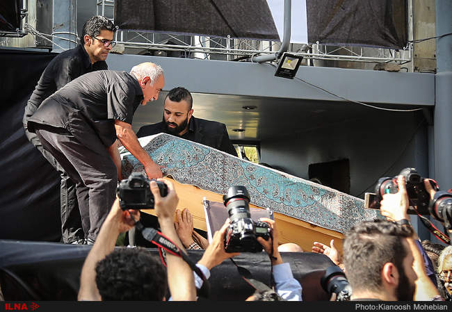 مراسم تشییع پیکر عزت‌الله انتظامی/2