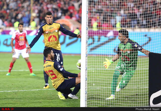 دیدار تیم های پرسپولیس تهران و نفت تهران