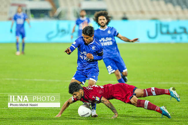 دیدار تیمهای فوتبال استقلال تهران و نساجی مازندران