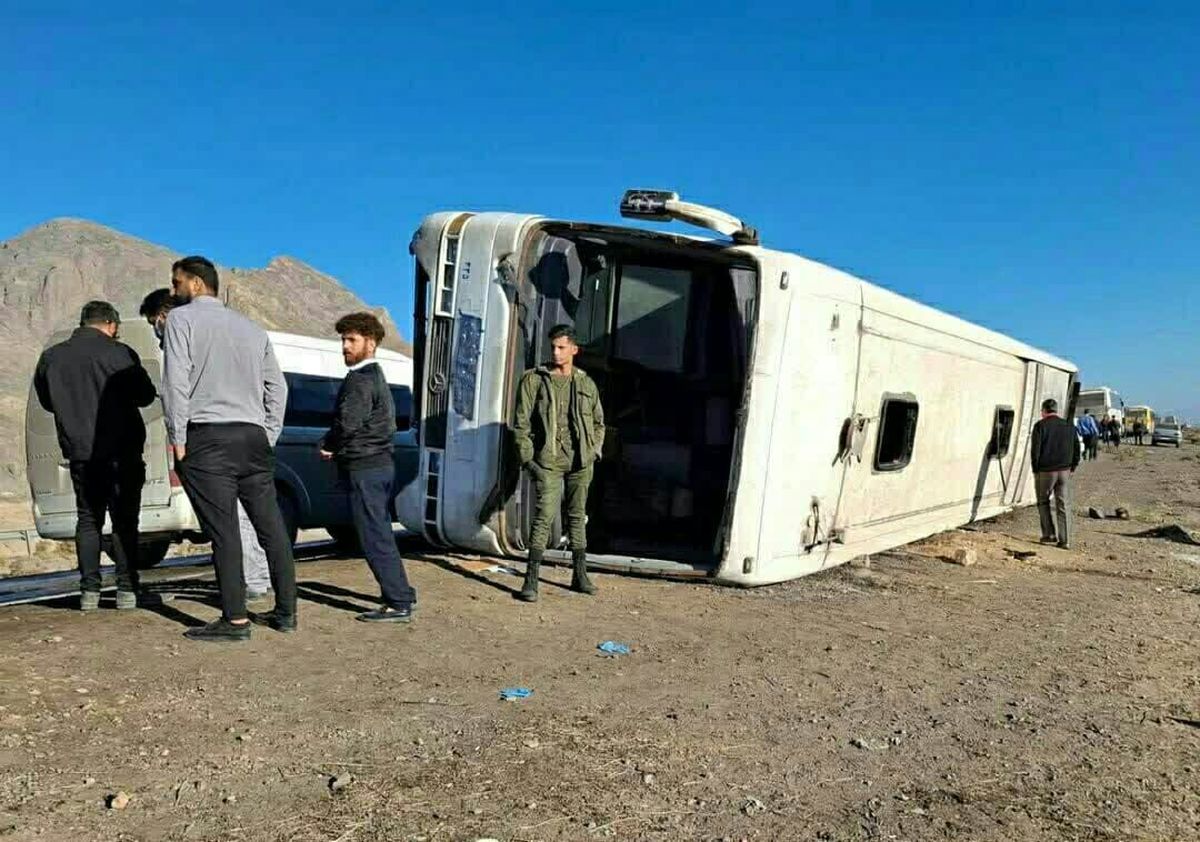 یک فوتی و ۱۱زخمی بر اثر برخورد خودروی حامل کارگران «فولادآلیاژی یزد» با سواری