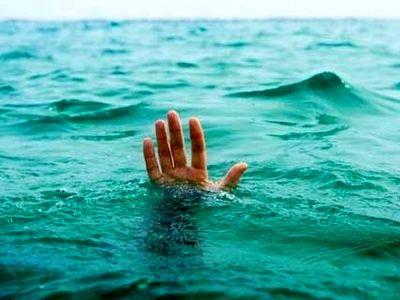 نجات پدر و دختر مشهدی مغروق در سواحل رودسر