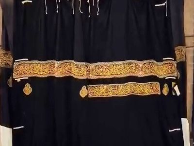 پردهٔ جدید خانهٔ خدا نصب شد + فیلم