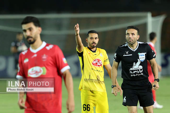 دیدار تیمهای فوتبال پرسپولیس تهران و فجر شهید سپاسی شیراز